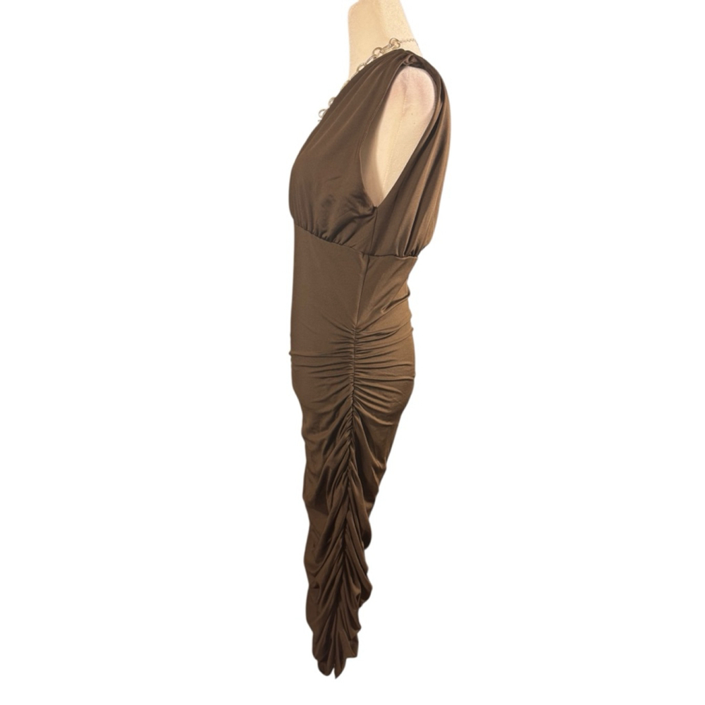 Size L LYANER Chocolate Brown Ruched V-Neck Sleeveless Form-Fitting Midi Dress - Picture 4 of 7
